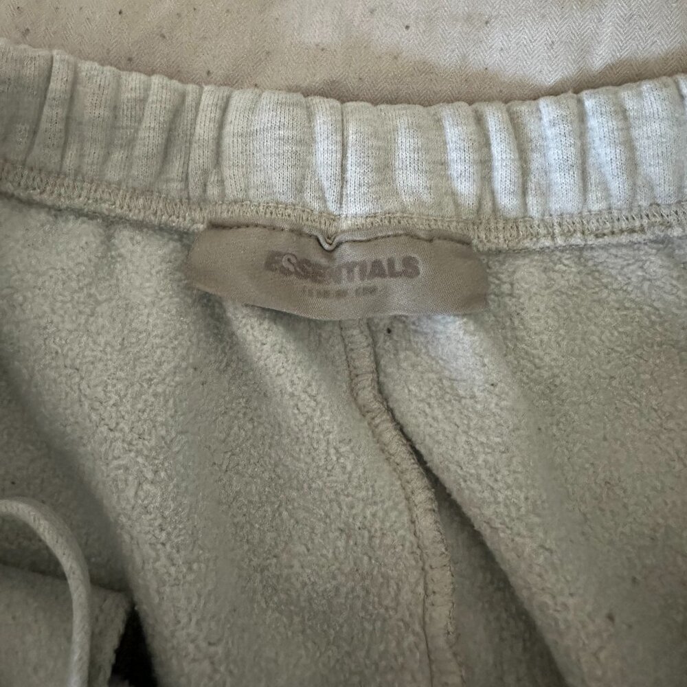 Essentials Sweatpants L - Picture 2 of 4